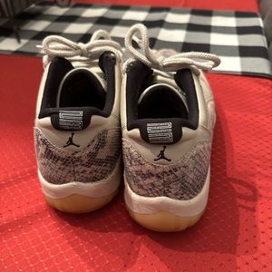Jordan 11 low top snake skin light bone